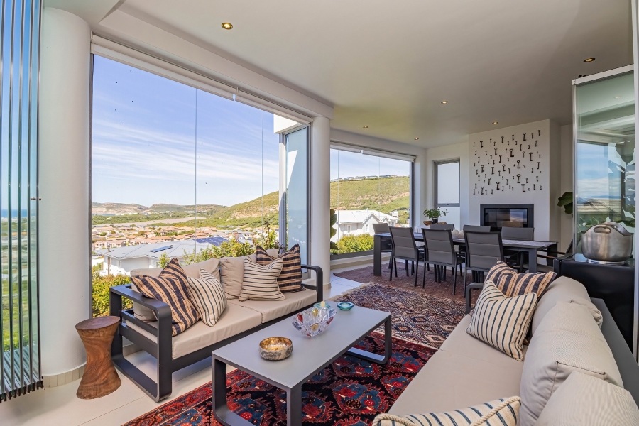 4 Bedroom Property for Sale in Whale Rock Western Cape